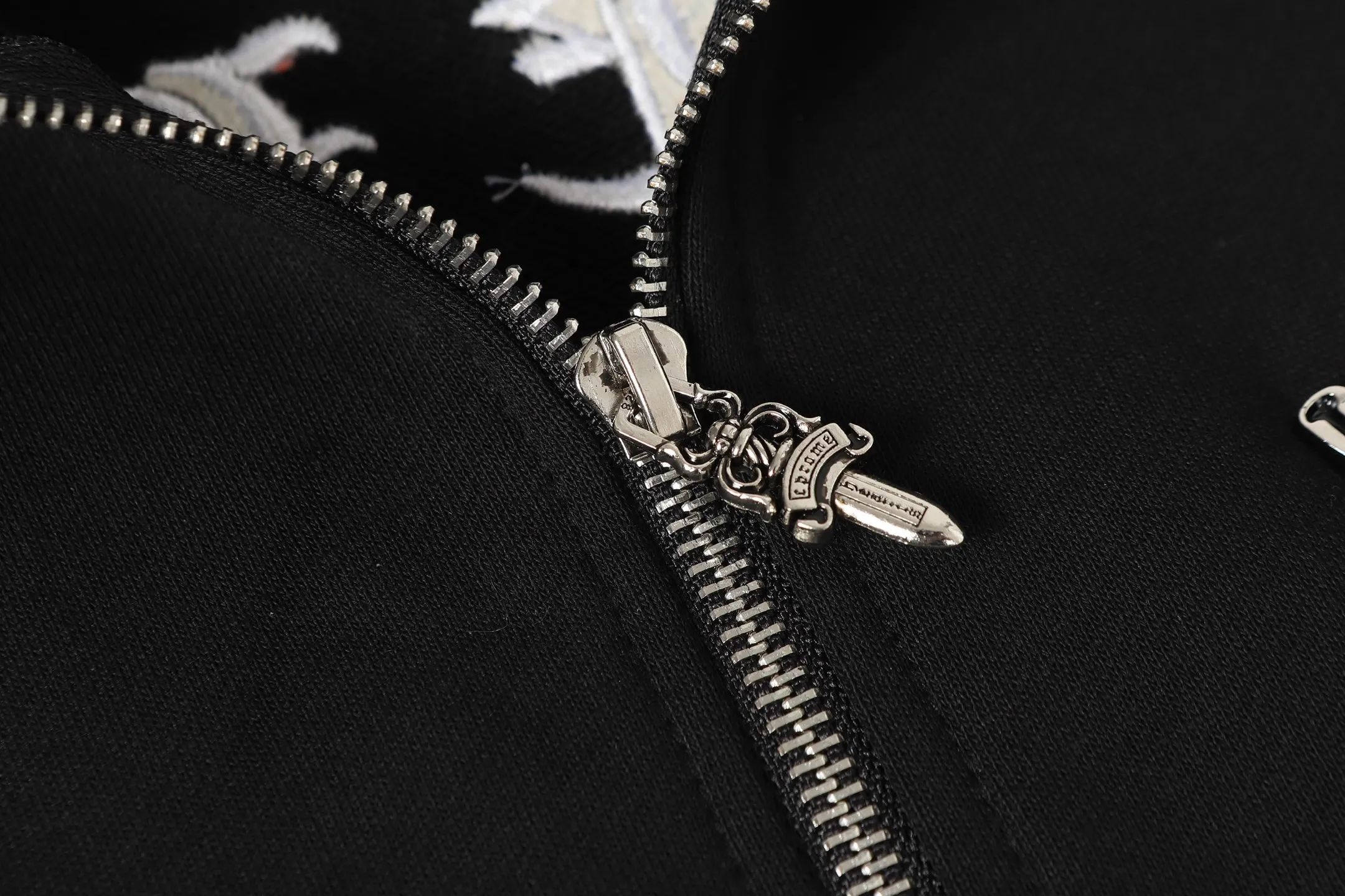 P270 K05 cross-border model, please do not place an order if you pursue quality - Chrome Hearts/Chrome Heart Sanskrit Cross ✝️raglan sleeve zipper sweatshirt cardigan jacket - high weight, high density and high quality, soft, delicate and skin-friendly wool, soft and silky to the touch, excellent warmth and skin-friendly properties - custom-woven and dyed, no color difference, no matter the fabric or workmanship details, beat the ordinary version on the market - hardware zipper accessories are all customized, full of details -Colour: black red -Size: S M L XL